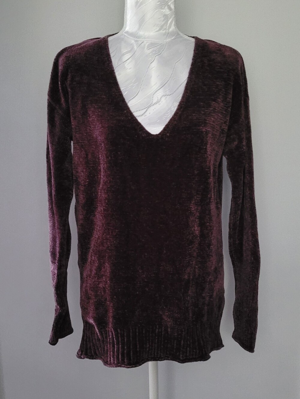 Dynamite Velvet V-Neck Sweater in Plum